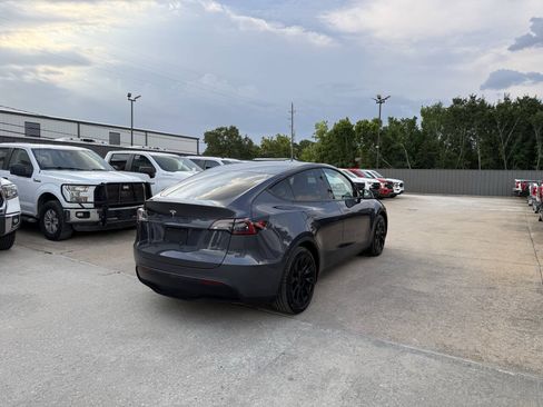Used 2023 Tesla Model Y AWD image 5
