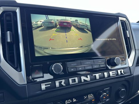 Used 2025 Nissan Frontier SV w/ SV Convenience Package RWD image 13