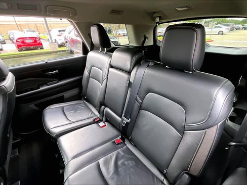 Used 2023 Nissan Pathfinder SL w/ Lighting Package (N92) FWD image 18