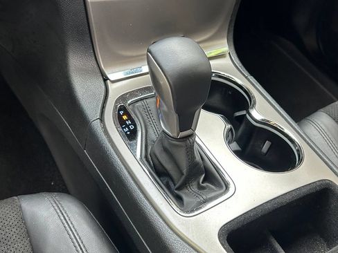 Used 2019 Jeep Grand Cherokee Laredo w/ Laredo X Package RWD image 26