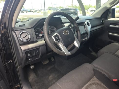Used 2016 Toyota Tundra SR5 w/ Tow Package RWD image 9