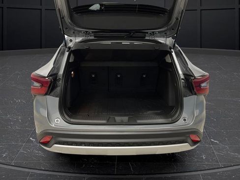 New 2026 Chevrolet Trax LT w/ Driver Confidence Package image 13