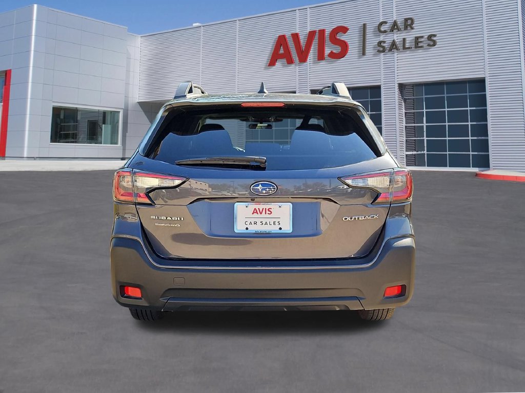 Used 2025 Subaru Outback Premium AWD/4WD image 6