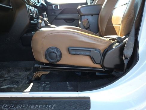 Used 2020 Jeep Gladiator Overland image 7