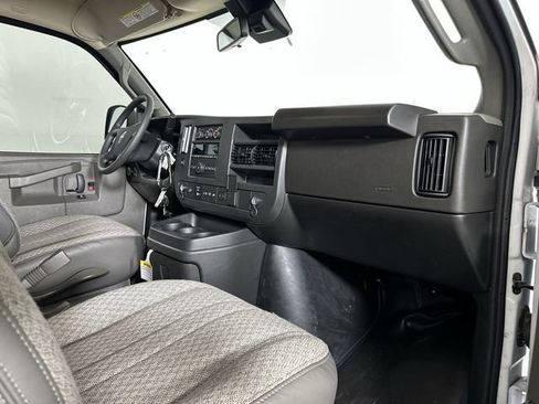 New 2025 GMC Savana 3500 w/ Driver Convenience Package RWD image 27