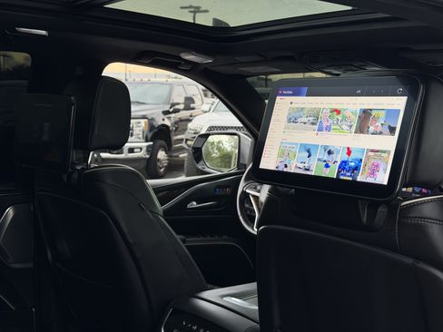 Used 2023 Cadillac Escalade Sport Platinum w/ LPO, ONYX Package AWD/4WD image 23