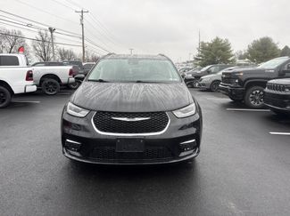 Used 2022 Chrysler Pacifica Touring-L video 2
