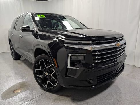 Used 2025 Chevrolet Traverse High Country w/ LPO, Floor Liner Package AWD/4WD image 2