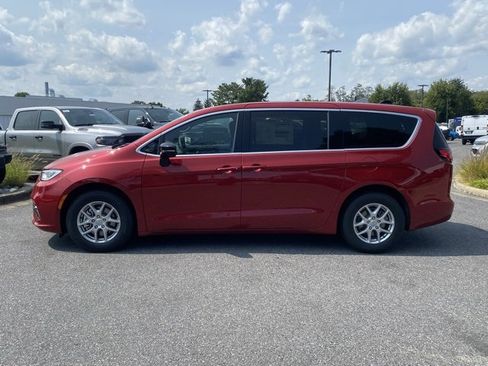 New 2026 Chrysler Pacifica Select image 4