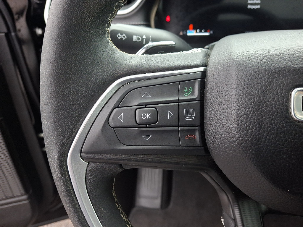 Used 2024 Jeep Grand Cherokee Altitude AWD/4WD image 22