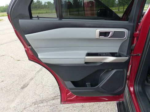 Used 2022 Ford Explorer XLT w/ Equipment Group 202A AWD/4WD image 39