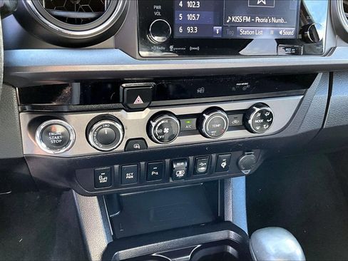 Used 2018 Toyota Tacoma TRD Sport w/ Technology Package AWD/4WD image 32
