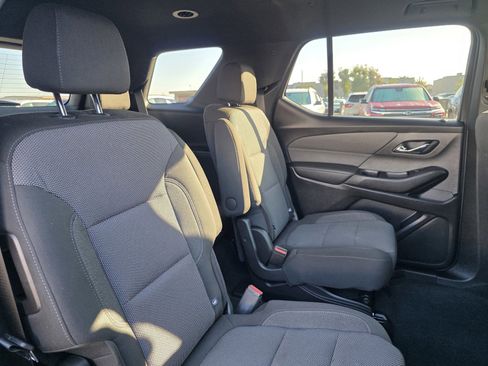 Used 2023 Chevrolet Traverse LT image 14