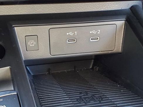 Certified 2025 Nissan Kicks SR image 24