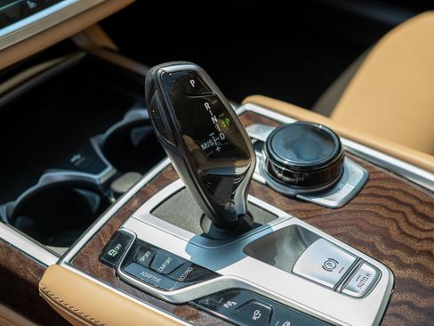 Used 2022 BMW 750i xDrive w/ Executive Package AWD/4WD image 18