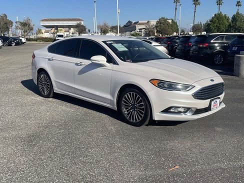 Used 2017 Ford Fusion SE w/ Fusion SE Technology Package image 4