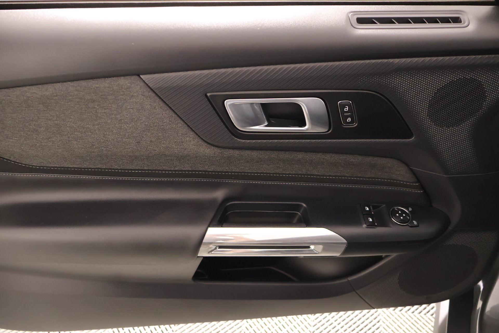 Used 2026 Ford Mustang Coupe RWD image 13