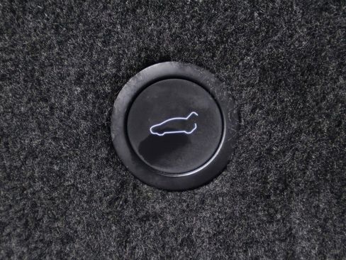 Used 2022 Tesla Model S AWD/4WD image 19