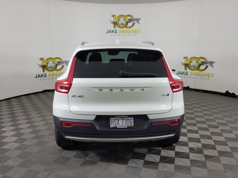 Used 2019 Volvo XC40 T5 Momentum image 3