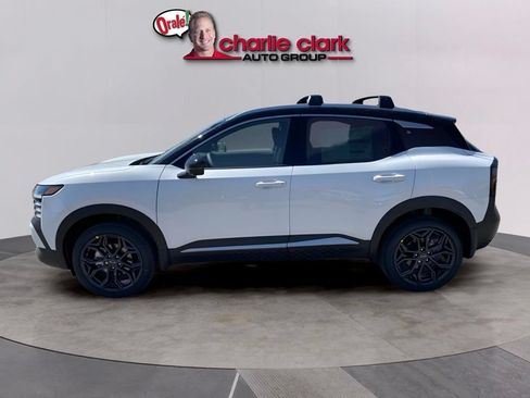 Used 2025 Nissan Kicks SR FWD image 3