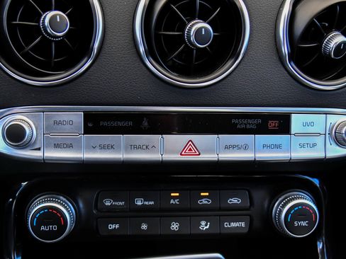 Used 2019 Kia Stinger RWD image 24