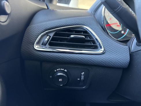 Used 2018 Chevrolet Cruze LT w/ Convenience Package image 17
