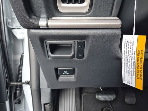 New 2025 Ford Expedition Active image 24