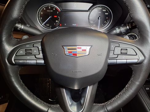 Certified 2023 Cadillac XT4 Luxury w/ Cold Weather Package image 7