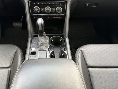 Used 2022 Volkswagen Atlas Cross Sport SE FWD image 19