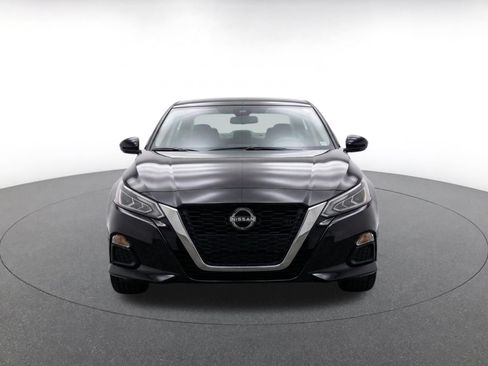 Used 2025 Nissan Altima 2.5 SV FWD image 2