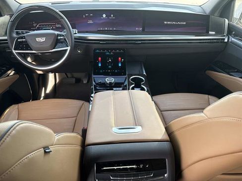 Used 2025 Cadillac Escalade ESV Premium Luxury w/ Touring Package image 19