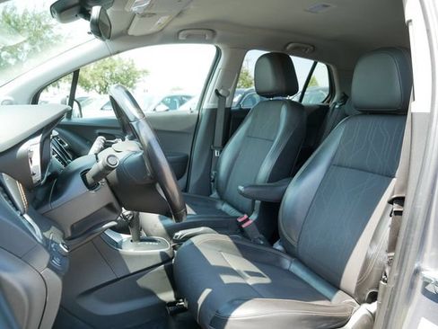 Used 2019 Chevrolet Trax LT w/ LT Convenience Package AWD/4WD image 13