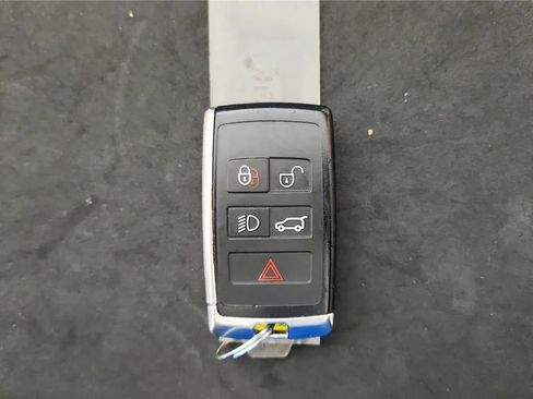 Used 2020 Land Rover Discovery HSE image 21