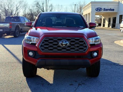 Used 2021 Toyota Tacoma TRD Off-Road image 2
