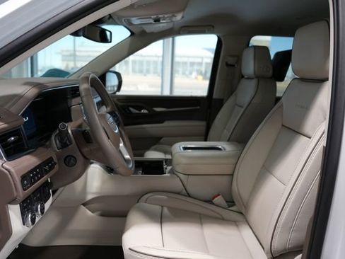 Used 2023 GMC Yukon XL Denali image 16