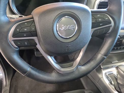 Used 2018 Jeep Grand Cherokee Altitude AWD/4WD image 24