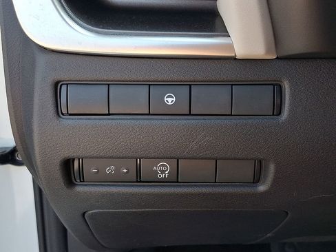 Certified 2023 Nissan Rogue SV image 24