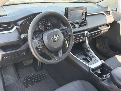 Certified 2019 Toyota RAV4 XLE w/ Convenience Package FWD image 2