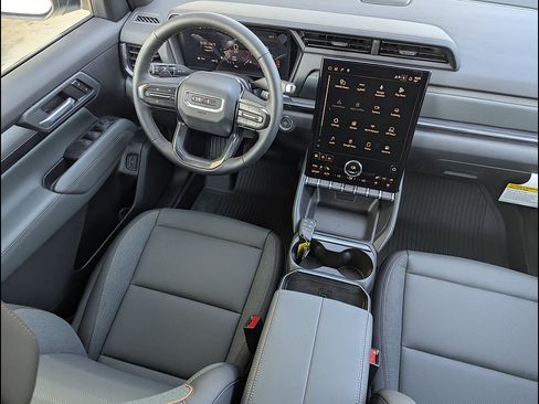New 2027 GMC Terrain AT4 w/ LPO, Floor Liner Package AWD/4WD image 17