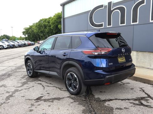 Used 2025 Nissan Rogue SV AWD/4WD image 6