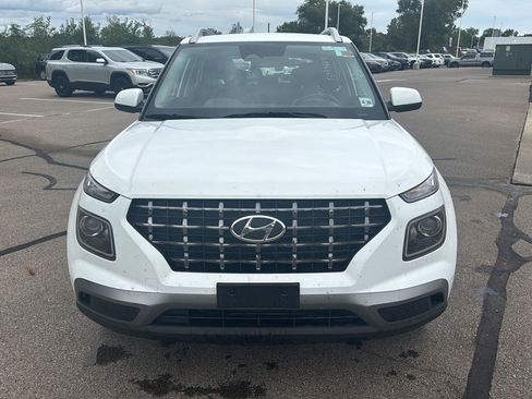 Used 2025 Hyundai Venue SEL FWD image 8