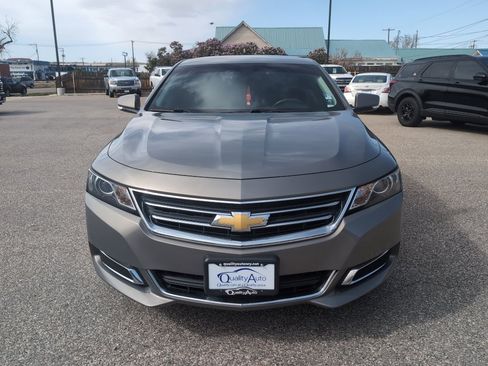 Used 2017 Chevrolet Impala LT FWD image 3
