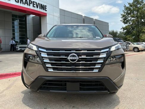 Used 2025 Nissan Rogue SV FWD image 3
