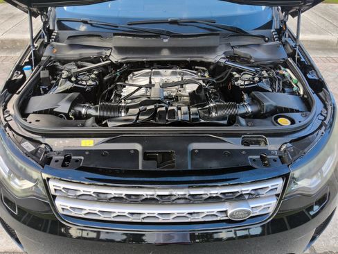 Used 2017 Land Rover Discovery HSE image 41