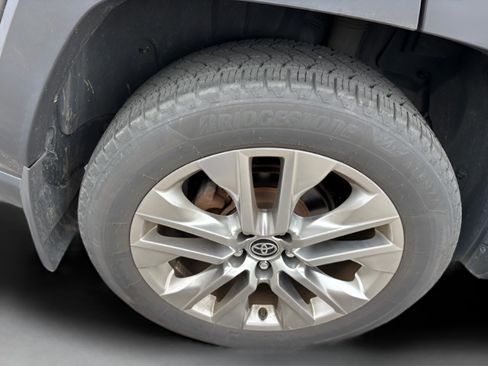 Used 2020 Toyota RAV4 XLE Premium image 36