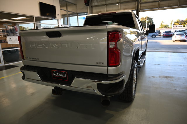 Used 2023 Chevrolet Silverado 3500 LTZ AWD/4WD image 5