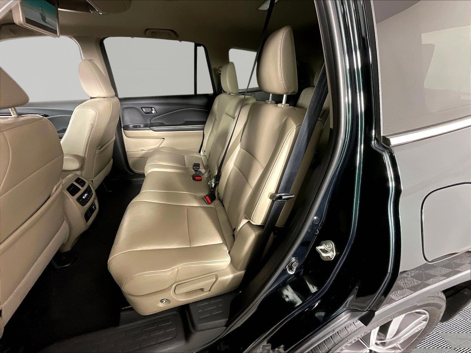Used 2020 Honda Pilot Touring image 22
