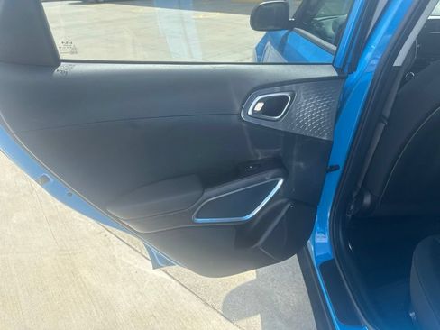 Used 2023 Kia Soul S FWD image 22