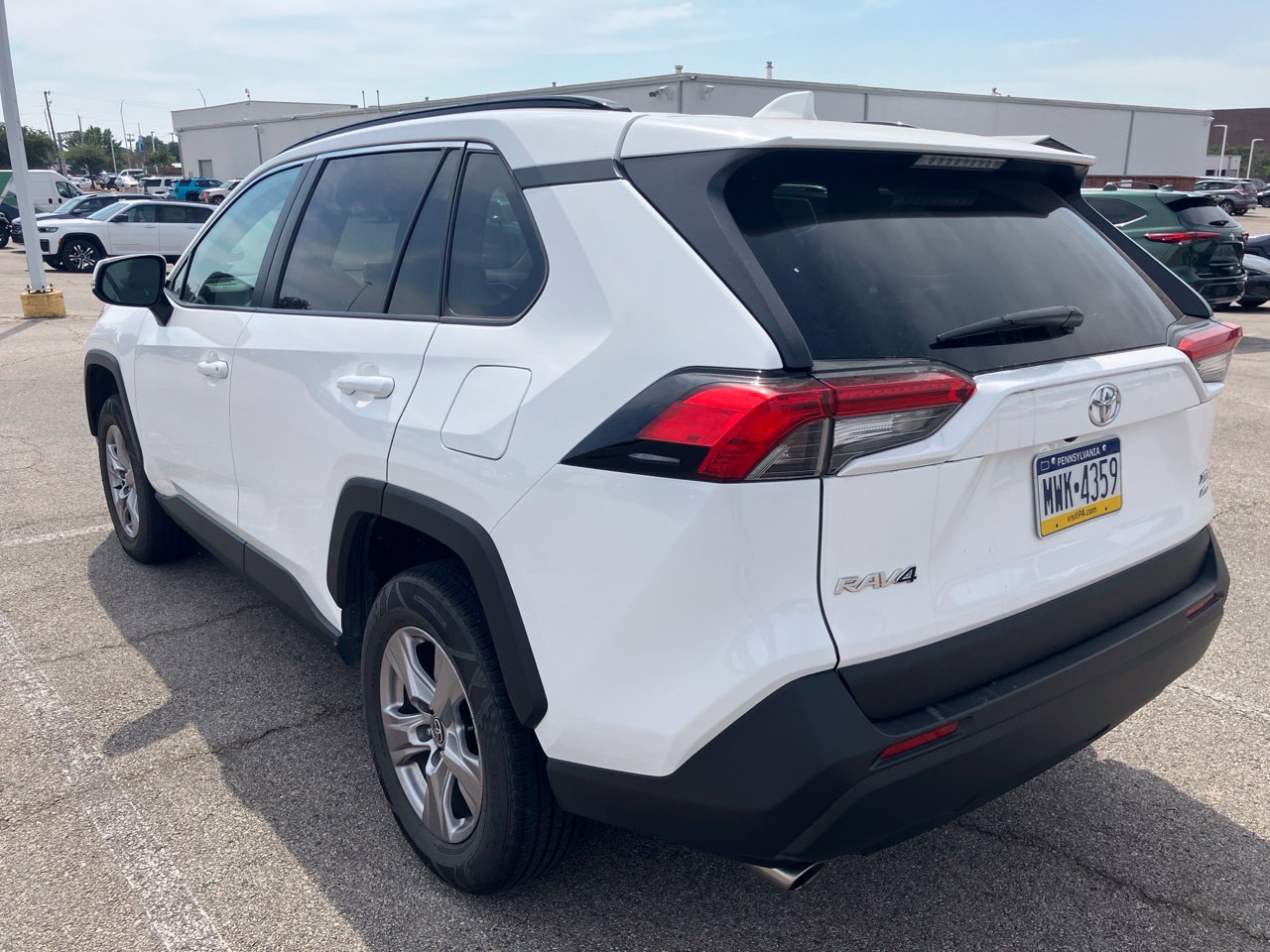Used 2025 Toyota RAV4 XLE AWD/4WD image 6