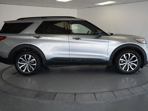 Used 2022 Ford Explorer ST-Line w/ Class IV Trailer Tow Package AWD/4WD image 8